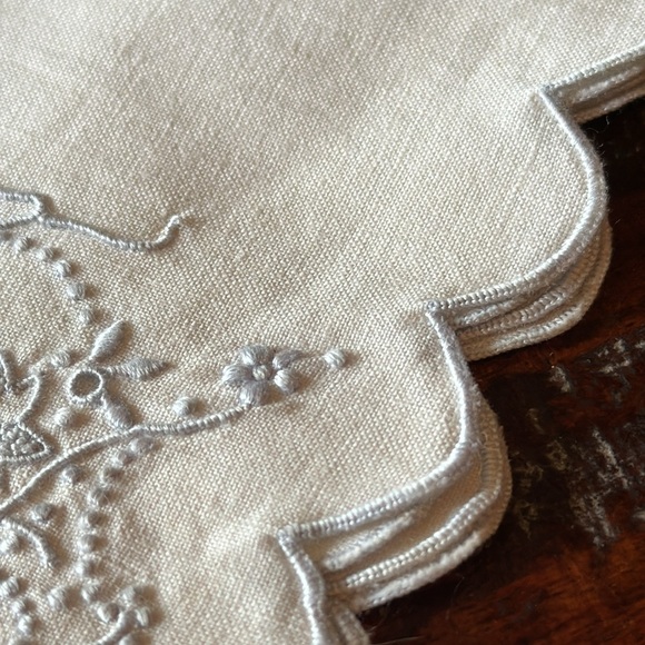 Set of 4 Vintage Napkins-White/Blue Embroidery Detail-Cotton - Picture 5 of 11